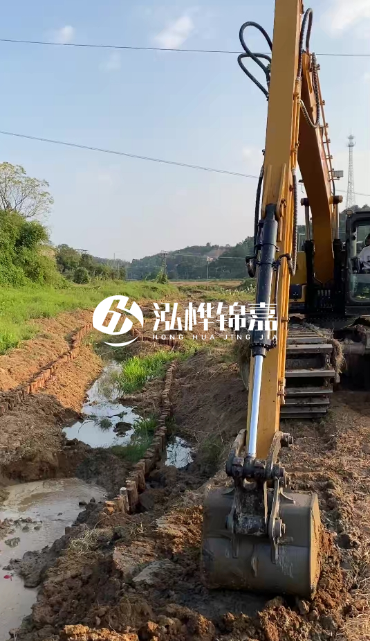 青島河道清淤專業(yè)施工-水挖機(jī)清淤適合哪些河道狀況？