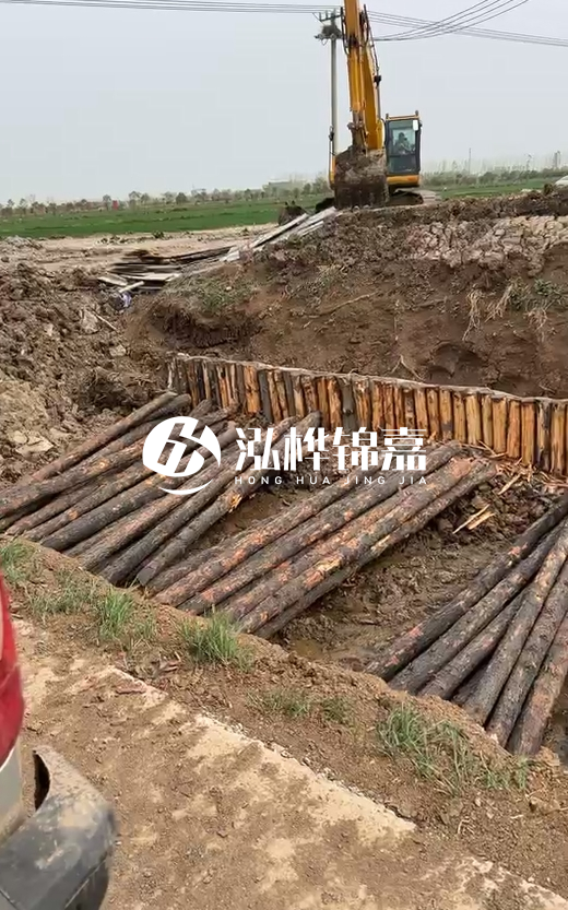 5米大頭16松木樁多少錢一根？按小頭報(bào)價(jià)貴還是大頭報(bào)價(jià)貴？